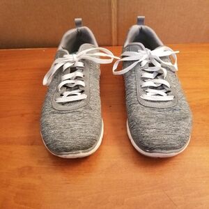 Skechers Lite Weight Women's Size 6.5  Sneakers Gray Flaw 1 Heel